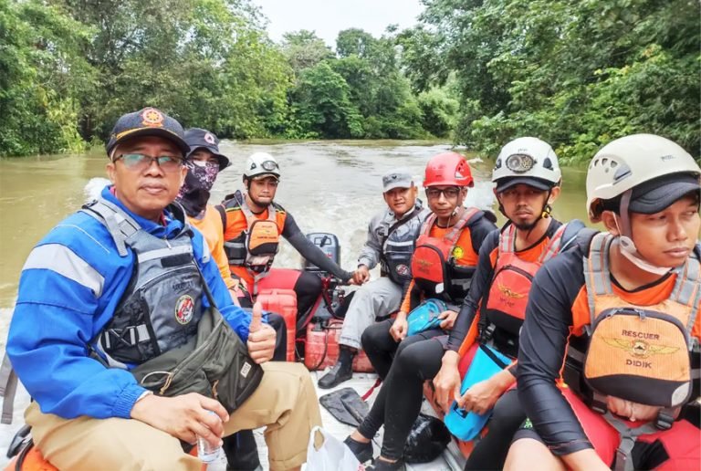 Tabrak Kayu, Kapal Motor Rombongan Pengantin Tenggelam