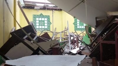Bangunan Pesantren di Sungai Rengas Roboh Dihantam Puting Beliung, Ustadz dan 9 Santri Dilarikan ke Rumah Sakit
