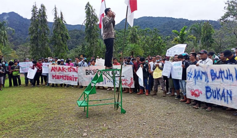 Ratusan Karyawan PT. SBK Demo, Tuntut Gaji dan THR Dibayarkan