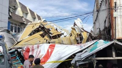 Bangunan Tua di Jalan Veteran Mendadak Roboh, Syarif Mahmud Minta Pemilik Bertanggung Jawab