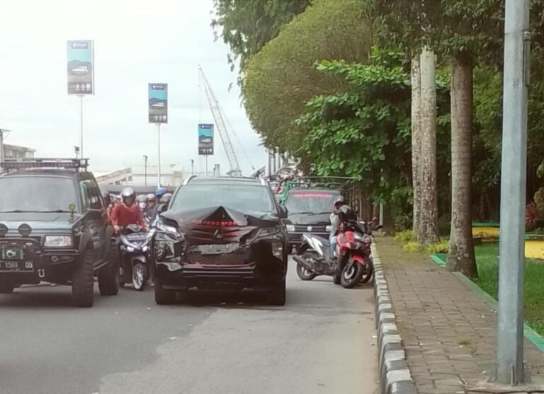 Ini Kronologi Terbakarnya Mobil Pick Up di Jembatan Kapuas I dan Hantam Dua Mobil Dibelakangnya