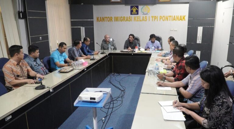 Komitmen Cegah PMI Non Prosedural di Kalbar, Imigrasi Pontianak Tolak 130 Berkas Permohonan Paspor