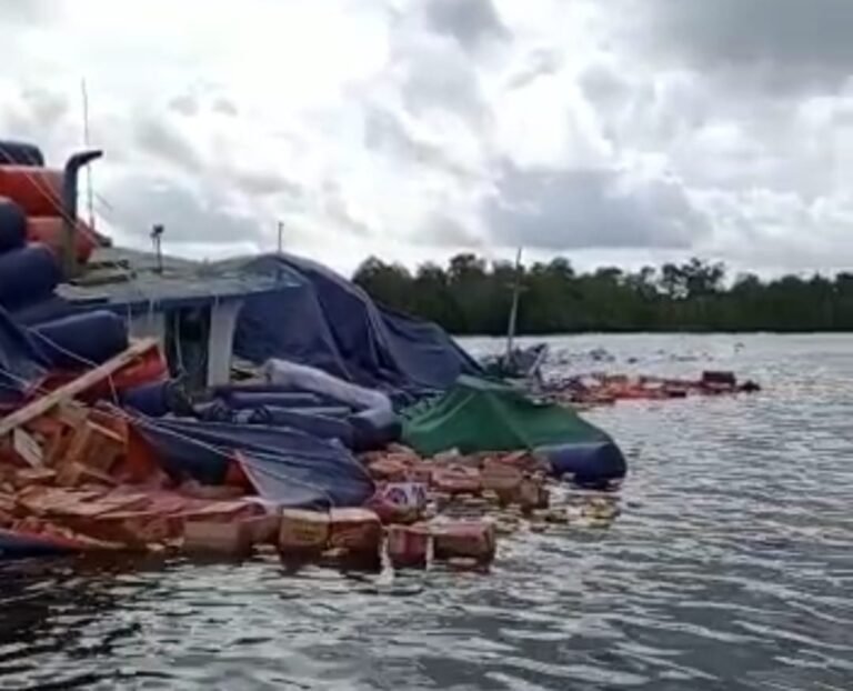 Kapal Pengangkut Sembako Tenggelam di Perairan Batu Ampar