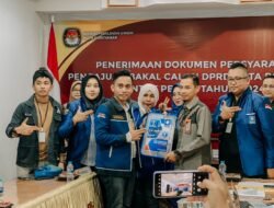 Serahkan Daftar Bacaleg, DPD PAN Pontianak Birukan Kantor KPU