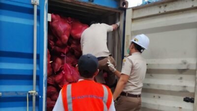 2 Kontainer Berisi Ribuan Botol Miras Ditemukan di Pelabuhan Dwikora Pontianak