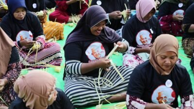 Semarak Idul Adha, GMC Gelar Perlombaan Menganyam Ketupat di Ketapang