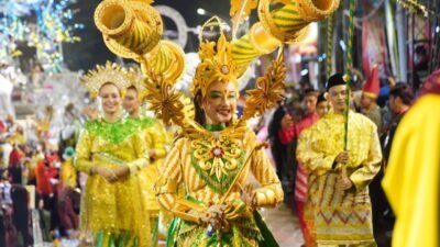 Warga Makassar Kagum Keunikan Kostum Meriam Karbit dari Pontianak