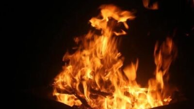 Kesal Tak Dikasi Uang Beli Buku, Wanita di Sungai Kakap Nekat Bakar Suami Saat Tidur