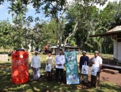 Santri Dukung Ganjar Salurkan Bantuan Tandon Air ke Pondok Pesantren di Kalbar