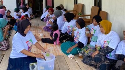 Mak Ganjar Asah Kemampuan Warga Desa Amang Berwirausaha