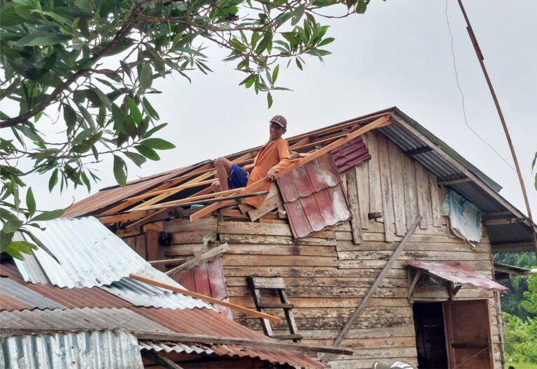 8 Rumah Warga Punggur Kecil Rusak Diterjang Puting Beliung