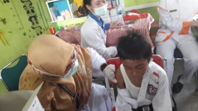 Murid SDN 55 Pontianak Ikuti Imunisasi Japanese Encephalitis