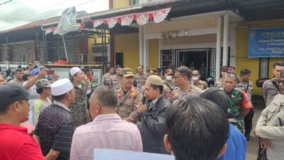 Ratusan Warga Desa Mekar Baru Protes, Pilkades Dinilai Tidak Jujur