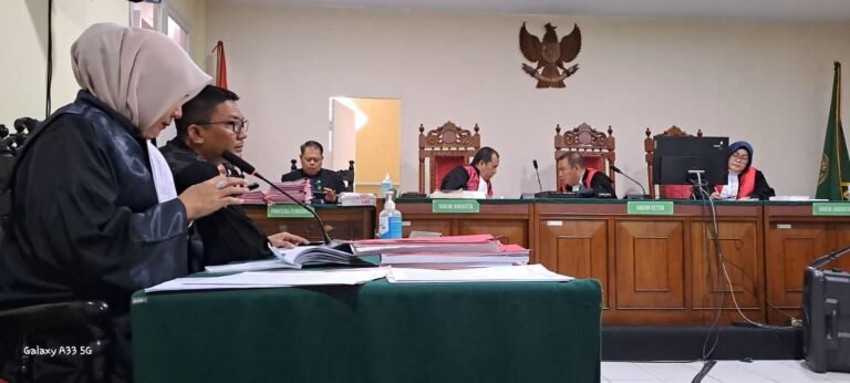 Hakim Vonis Terdakwa Perdagangan Sisik Trenggiling 2 Tahun 4 Bulan Penjara