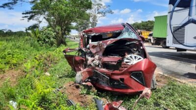 Daihatsu Siagra Tabrak Mobil Boks di Ambawang, 1 Orang Tewas