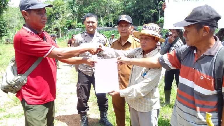 Ratusan Warga Manggala Demo Tuntut PT. Lahan Cakrawala Operasi Kembali