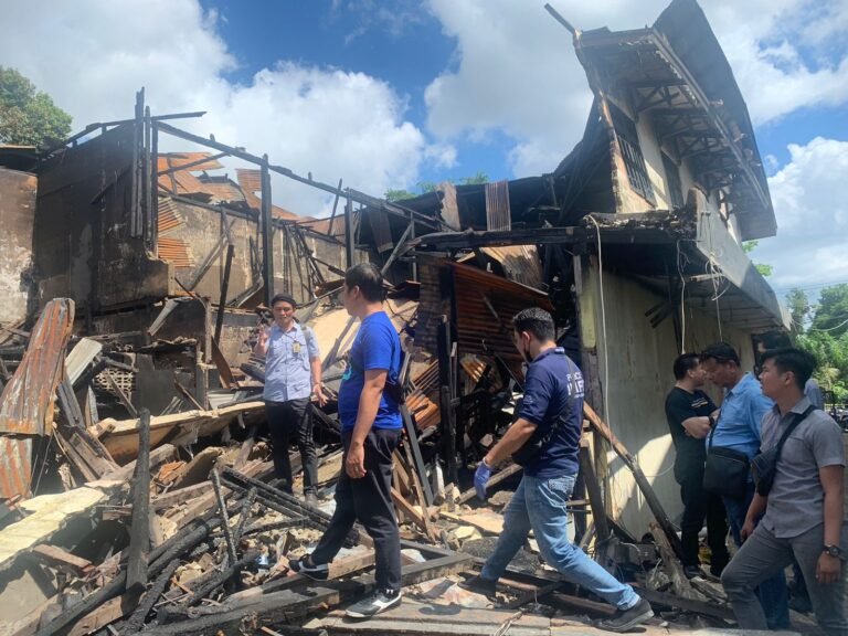 Outdoor AC Konslet Harta Benda Pemilik Ruko di Adisucipto Ludes Terbakar