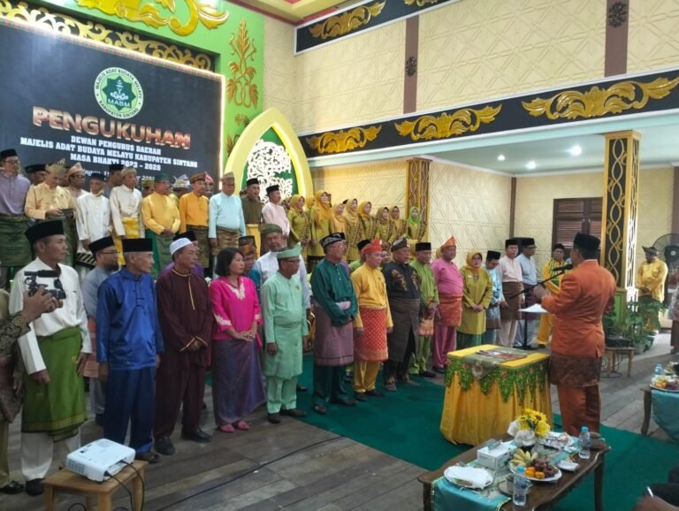 Pengurus DPD MABM Sintang Dikukuhkan, Abdurrani Ajak Lestarikan Adat Budaya Melayu