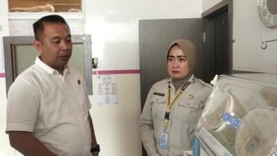 Diduga Hasil Hubungan Gelap Sesosok Bayi Laki-Laki Dibuang di Teras Rumah Warga 