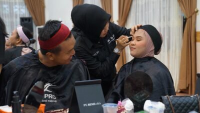Penyandang Disabilitas Dapat Pelatihan MUA