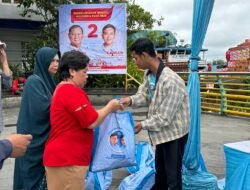 Relawan For Gibran Gelar Tebus Murah Sembako di Pontianak