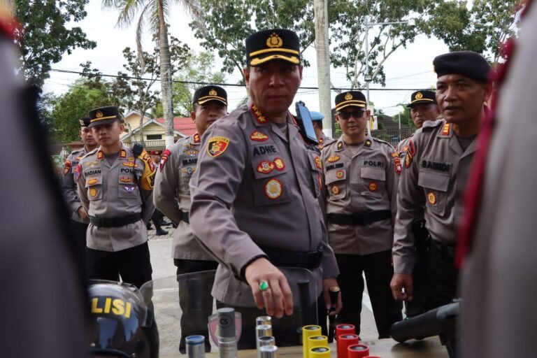 Jamin Keamanan Pemilu 2024 Kapolresta Pontianak Cek Kesiapan Personel Pengamanan TPS