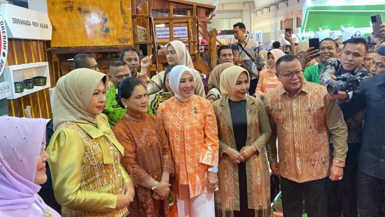 Kolaborasi Bank Kalbar dan Dekranasda Tampilkan Kerajinan Lokal di Pameran Inacraft