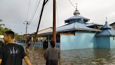 Sambut Ramadhan di Tengah Banjir