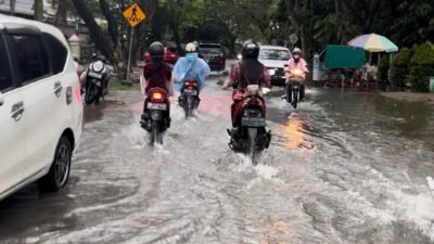 Sejumlah Jalan di Pontianak Terendam Banjir, BMKG: Malam Hari Potensi Hujan