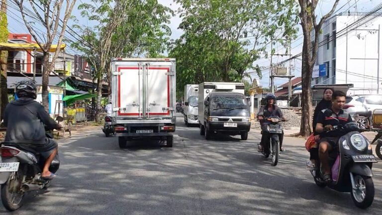 Polisi Warning Tiga Jenis Kendaraan yang Melintasi Panglima Aim Simpang Yarsi Pontianak
