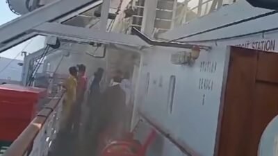 Kapal Penumpang KM Bukit Raya Tujuan Pontianak Terbakar di Muara Jungkat