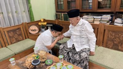 Maju Pilkada Kubu Raya, Fachri Sowan Ke KH. Syukron Ma’mun
