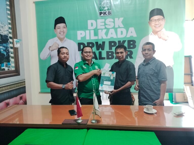 Terus Jalin Komunikasi Politik, Lasarus Ambil Formulir Pendaftaran Penjaringan Bacalon Gubernur Kalbar di PKB