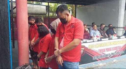 Polisi Ungkap Jaringan Penyelundupan Sabu dan Ekstasi di Bandara Supadio Pontianak
