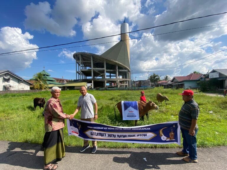 Tanggungjawab Sosial My Home Grup Serahkan Hewan Qurban ke Masjid Al-Amin Sintang