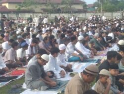 Ribuan Jamaah Salat Idul Adha di Lapangan Kodim Sintang, Ini Pesan Khatib