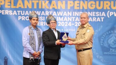 Hadiri Pelantikan PWI Kalbar, Harisson Ajak Wartawan Kawal dan Sukseskan Pilkada