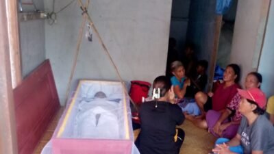 Bermain HP Sambil Ngecas, Warga Landak Tewas Tersengat Listrik
