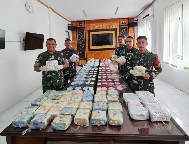 TNI Gagalkan Penyelundupan 35.9 Kg Sabu dan 35 Ribu Pil Ekstasi di Temajuk Sambas, Pelaku Berhasil Lolos
