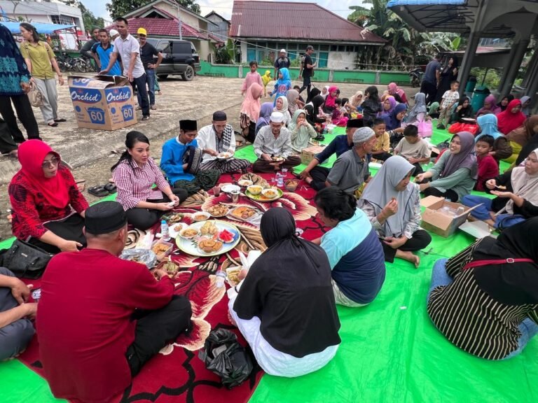 Hadiri Sedekah Kampong di Serimbu, Karolin Ajak Warga Terus Jaga Kekeluargaan