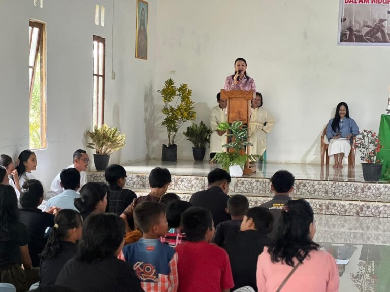 Hadiri EKM di Jelimpo, Karolin Ajak Anak Muda Belajar Sejarah dan Mempersiapkan Diri