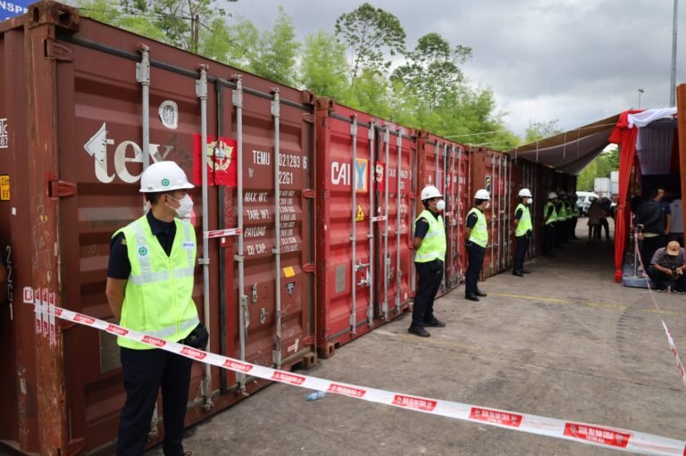 Penyelundupan 8 Kontainer Rotan Ilegal dari Pontianak ke China Senilai Rp2,5 Miliar Digagalkan