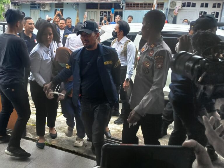 Warga Ramai-Ramai Kerumuni TKP dan Teriakan Tersangka Pembunuhan Nizam