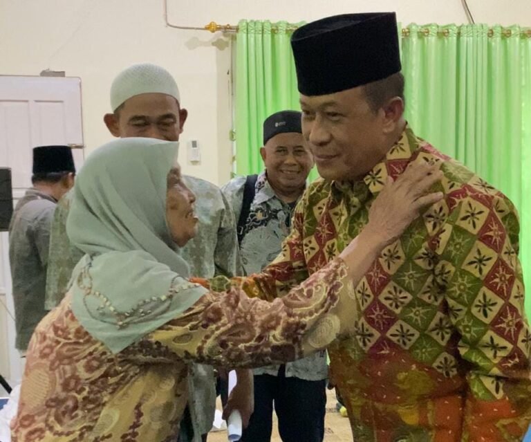 Lepas Keberangkatan Umrah, Jemaah Muzdalifah Doakan Midji-Didi Menang di Pilgub