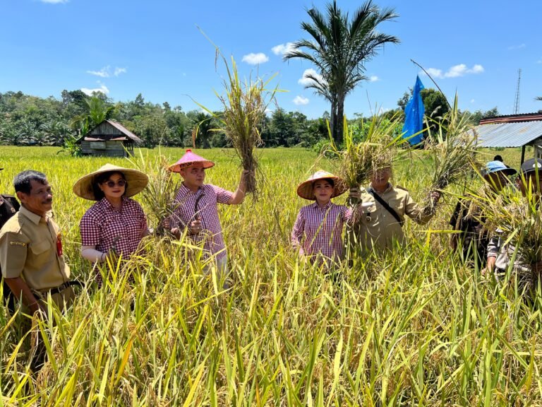 Petani Apresiasi Karolin-Erani, Karena Dinilai Peduli Pada Sektor Pertanian