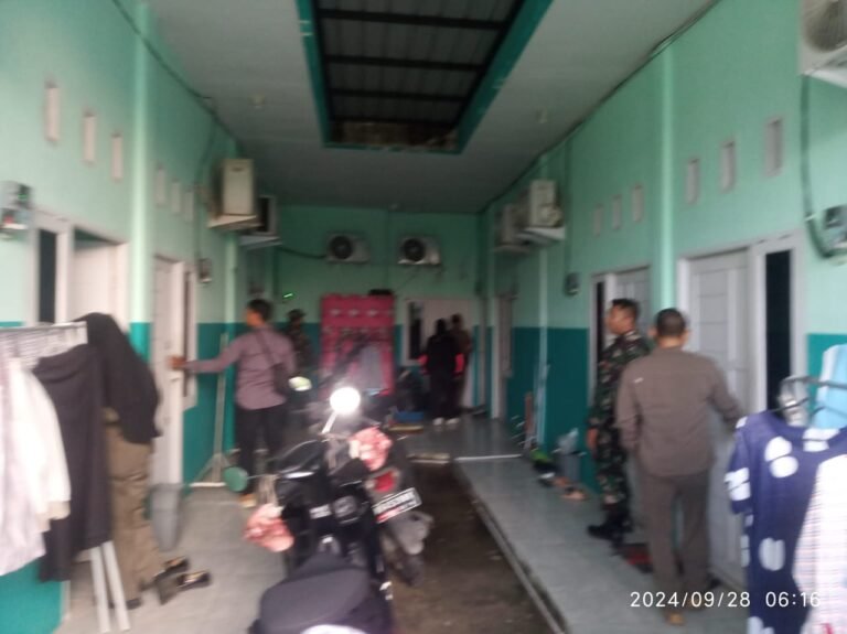 Sat Pol PP Obok-Obok Rumah Kost di Pontianak, 5 Pasangan Bukan Suami Istri Diamankan