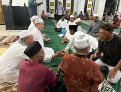 Ria Norsan dan Jemaah Sajadah Fajar Subuhan di Masjid Al Ikhlas Sambas