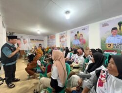 Penuh Akrab, Ratusan Warga Teluk Melano Antusias Sambut Kedatangan Ria Norsan