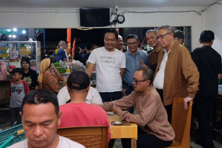 Sutarmidji Dikerumuni Warga Saat Menyapa Komunitas Remi Box Pontianak