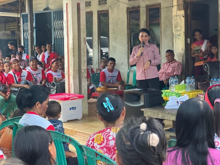 Kampanye Dialogis di Amboyo Utara, Karolin: Pilih Pemimpin yang Terbukti dan Berpengalaman